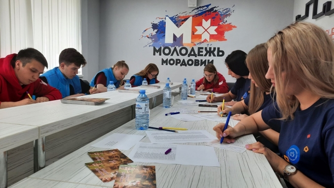 old 109740 Молодежь Саранска отправила открытки участникам Великой Отечественной войны