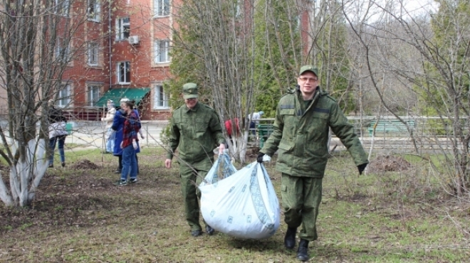 old 109831 В Мордовии сотрудники следственного комитета провели субботник в Республиканском госпитале