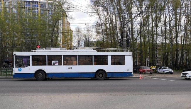 old 109928 В Саранске женщина попала под колеса троллейбуса