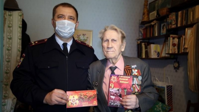 old 110010 В Мордовии полицейские поздравили ветерана с Днем Победы