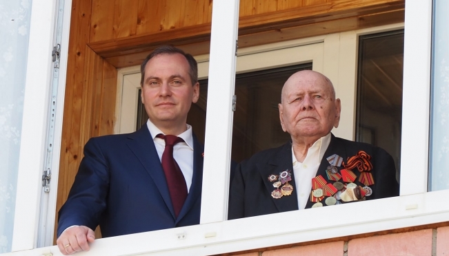 old 110087 В Рузаевке Глава РМ посетил ветерана и поздравил его с Днём Победы