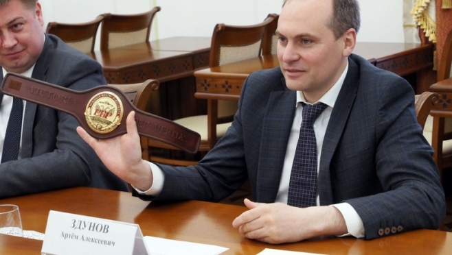 old 110193 Глава Мордовии встретился с президентом Евразийской федерации профессионального бокса