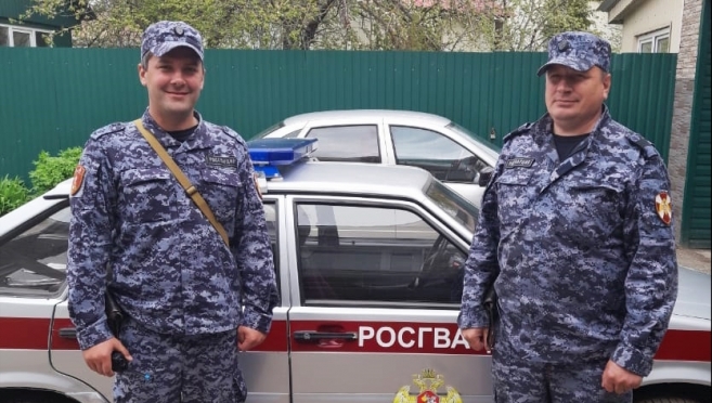 old 110411 В Темникове росгвардейцы спасли собаку