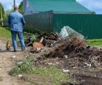 old 110502 В Рузаевке жители захламляют площадки возле мусорных контейнеров