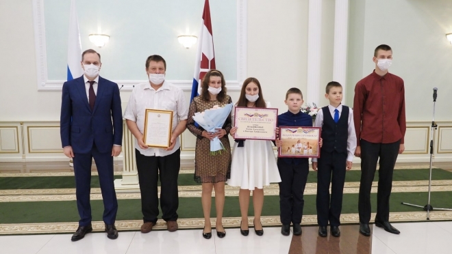 old 110904 Глава Мордовии встретился с многодетными семьями