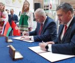 old 111138 Подписан ряд соглашений между Правительством Мордовии и производителями специализированной техники из Беларуси