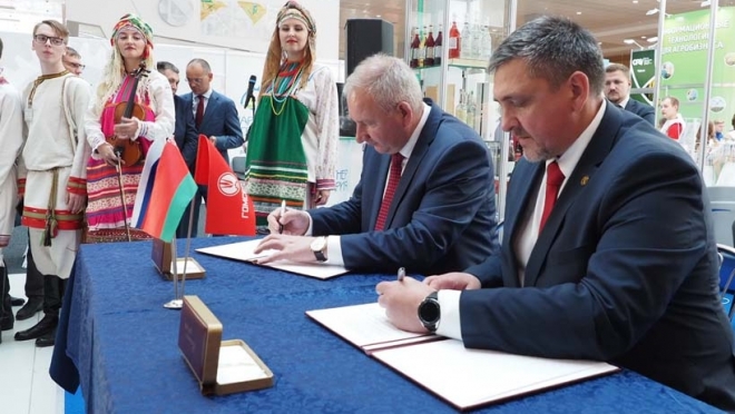 old 111138 Подписан ряд соглашений между Правительством Мордовии и производителями специализированной техники из Беларуси