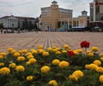 old 111416 На клумбах Саранска высаживают цветы