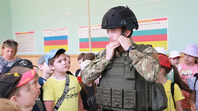 old 111619 В Саранске школьники побывали в гостях у СОБР «Звезда»