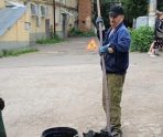 old 111896 В Рузаевке жители спустили в канализацию нижнее белье, шапки, куртки и пень