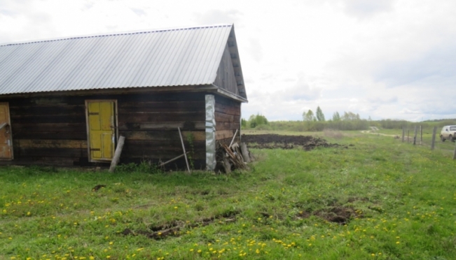 old 112012 В Ковылкине мужчины пробрались в чужой двор и украли рельсы