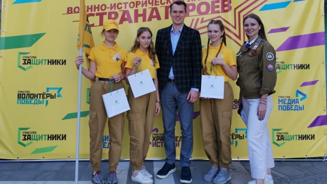 old 112156 Управляющий Мордовским отделением Сбербанка Игорь Чермошанский встретился с активистами лагеря «Страна героев»