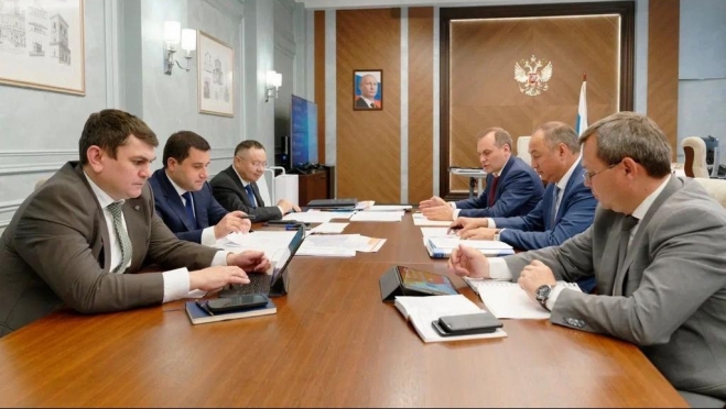 old 112183 Глава РМ и министр строительства и ЖКХ РФ встретились в Москве