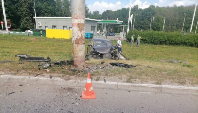 old 112346 В Саранске иномарка влетела в опору ЛЭП – двое пострадали