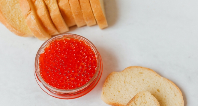 old 112476 Путин запретил вывозить с Камчатки более 10 кг красной икры на человека