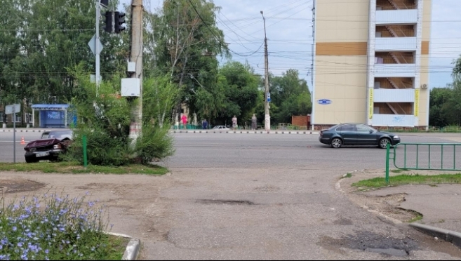 old 112593 В Саранске водитель ВАЗа догнал и протаранил иномарку