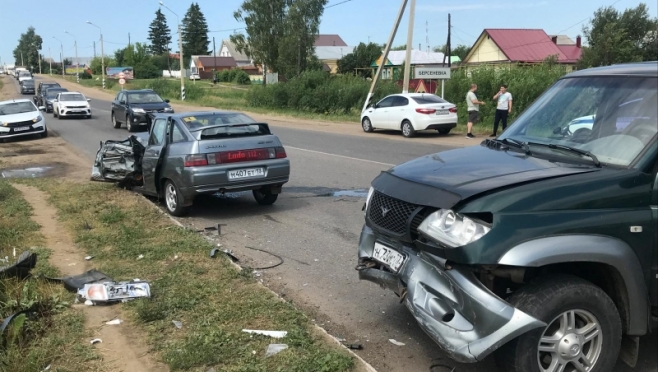 old 112595 В Саранске столкнулись ВАЗ и УАЗ – пострадали трое