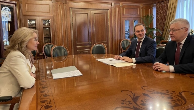 old 112609 Глава РМ и зампредседателя правительства РФ обсудили социально значимые для Мордовии проекты