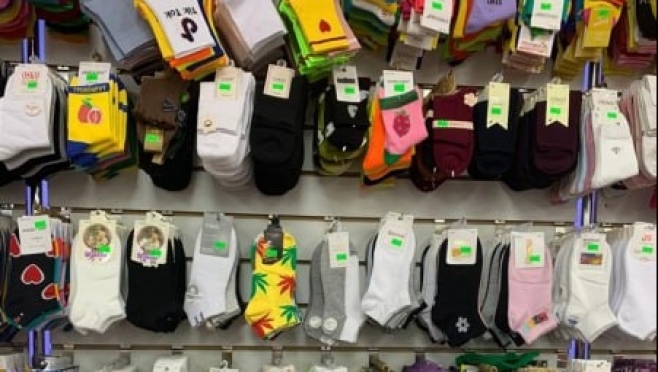 old 112777 Полицейские в Рузаевке изъяли из продажи носки с изображением конопли