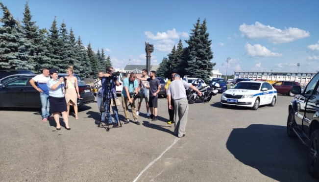 old 113003 В Саранске трезвым водителям дарили подарки