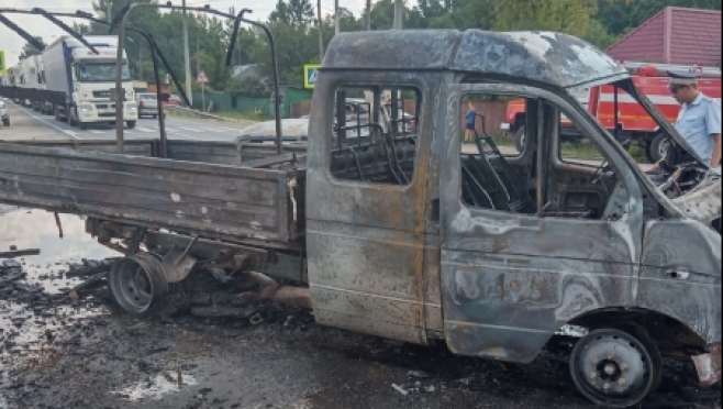 old 113041 Два автомобиля выгорели дотла на трассе в Зубово-Полянском районе