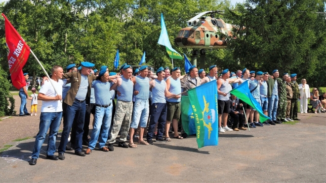 old 113179 Митинг, посвященный Дню воздушно-десантных войск, прошел в Рузаевке