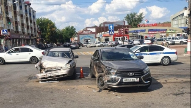old 113446 Два пассажира иномарки в Торбеевском районе попали в больницу из-за нарушения ПДД