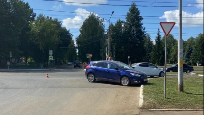old 113755 В Саранске 24-летняя девушка протаранила иномарку