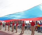 old 114068 На площади Победы в Саранске развернули российский флаг
