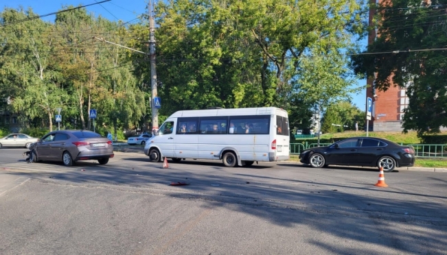 old 114100 В Саранске водитель мотоцикла протаранил иномарку и попал в больницу