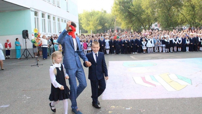 old 114490 Премьер-министр Мордовии посетил торжественную линейку в школе №37 в Саранске