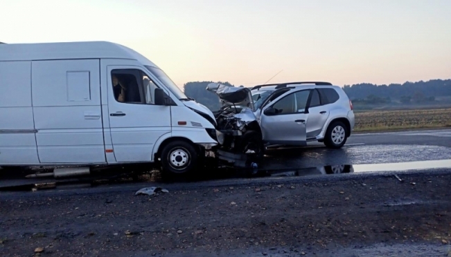 old 114641 В Рузаевском районе Nissan Terrano врезался в Mersedes, которым управлял водитель без прав