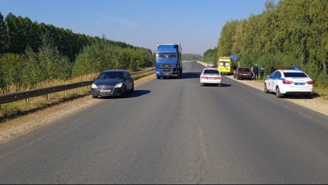 old 114646 В Краснослободском районе грузовик протаранил автомобиль с учеником и инструктором по вождению