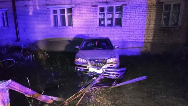 old 114817 Пьяный житель Ардатова угнал автомобиль и уснул в нем после ДТП