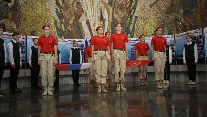 old 115342 Боевые знамёна с Донбасса передали в Мемориальный музей в Саранске