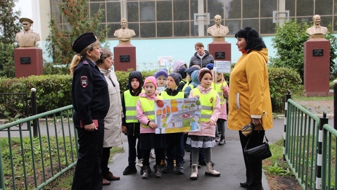 old 115466 В Ичалковском районе полицейские и общественники показали первоклассникам безопасный маршрут