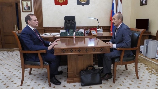 old 116146 Глава РМ провел встречу с председателем Верховного суда республики