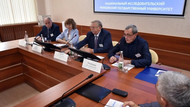 old 116225 В Мордовии ученые обсудили развитие технологий лазерной керамики