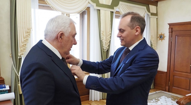 old 116332 Глава РМ вручил медаль «За заслуги перед Республикой Мордовия» председателю Счетной палаты Мордовии
