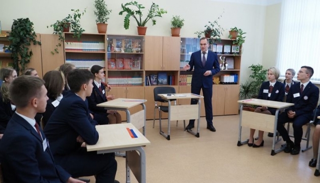 old 116440 Глава РМ поговорил о важном со школьниками Саранска