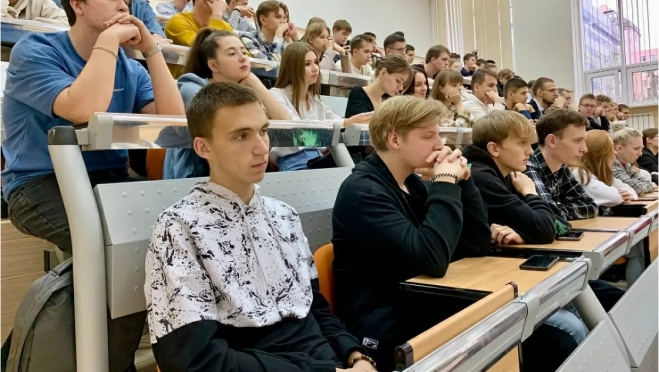 old 116561 Студенты МГУ им. Н.П. Огарёва встретились с участником СВО