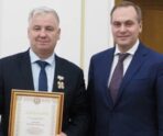 old 116828 Глава РМ наградил Почетным знаком зампредседателя Правительства Мордовии