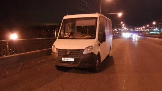 old 118389 В Саранске автобус протаранил «Ладу», которая находилась на проезжей части после ДТП