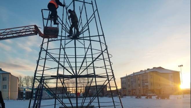 old 118448 В Рузаевке начали устанавливать ёлку