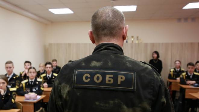 old 118718 В Саранске сотрудник спецназа Росгвардии провел урок ранней профориентации для учащихся лицея №26