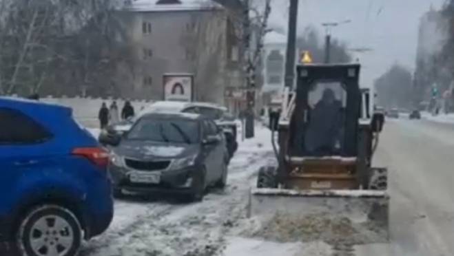 В уборке Саранска задействовали 39 единиц техники в ночь с 16 на 17 декабря 7 В уборке Саранска задействовали 39 единиц техники в ночь с 16 на 17 декабря old 118899 В уборке Саранска задействовали 39 единиц техники в ночь с 16 на 17 декабря