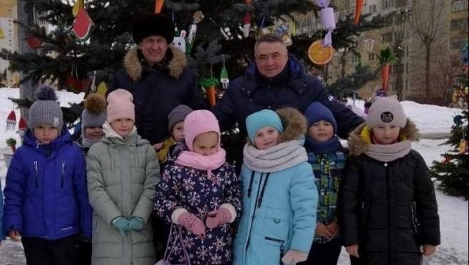В Саранске прошла акция «Наряди ёлочку» 12 В Саранске прошла акция «Наряди ёлочку» old 119064 В Саранске прошла акция «Наряди ёлочку»