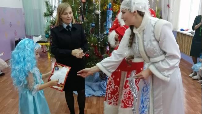 old 119386 В Краснослободском районе дошкольники изготовили елочные игрушки на тему ПДД