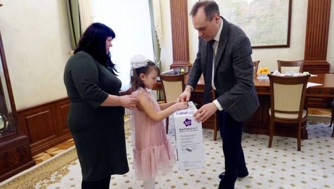 Глава РМ исполнил мечту первоклассницы из Рузаевки о кукле с коляской 13 Глава РМ исполнил мечту первоклассницы из Рузаевки о кукле с коляской old 119414 Глава РМ исполнил мечту первоклассницы из Рузаевки о кукле с коляской