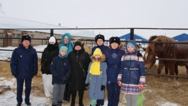 В Мордовии СКР организовал для детей из Мариуполя экскурсию с катанием на лошадях 11 В Мордовии СКР организовал для детей из Мариуполя экскурсию с катанием на лошадях old 119446 В Мордовии СКР организовал для детей из Мариуполя экскурсию с катанием на лошадях